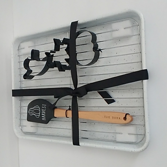Rae Dunn Fall Halloween Baking set - Picture 1 of 4